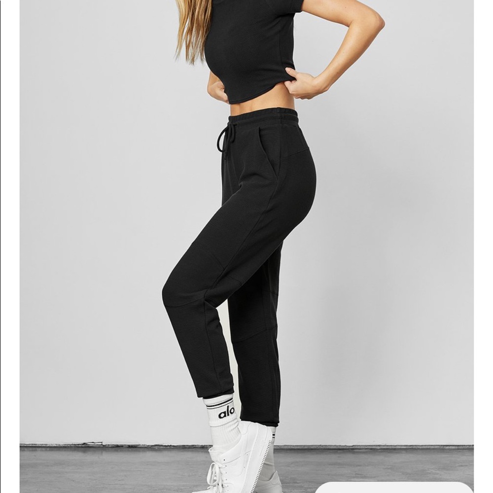 Alo Yoga Micro Waffle Fireside Sweatpants black small